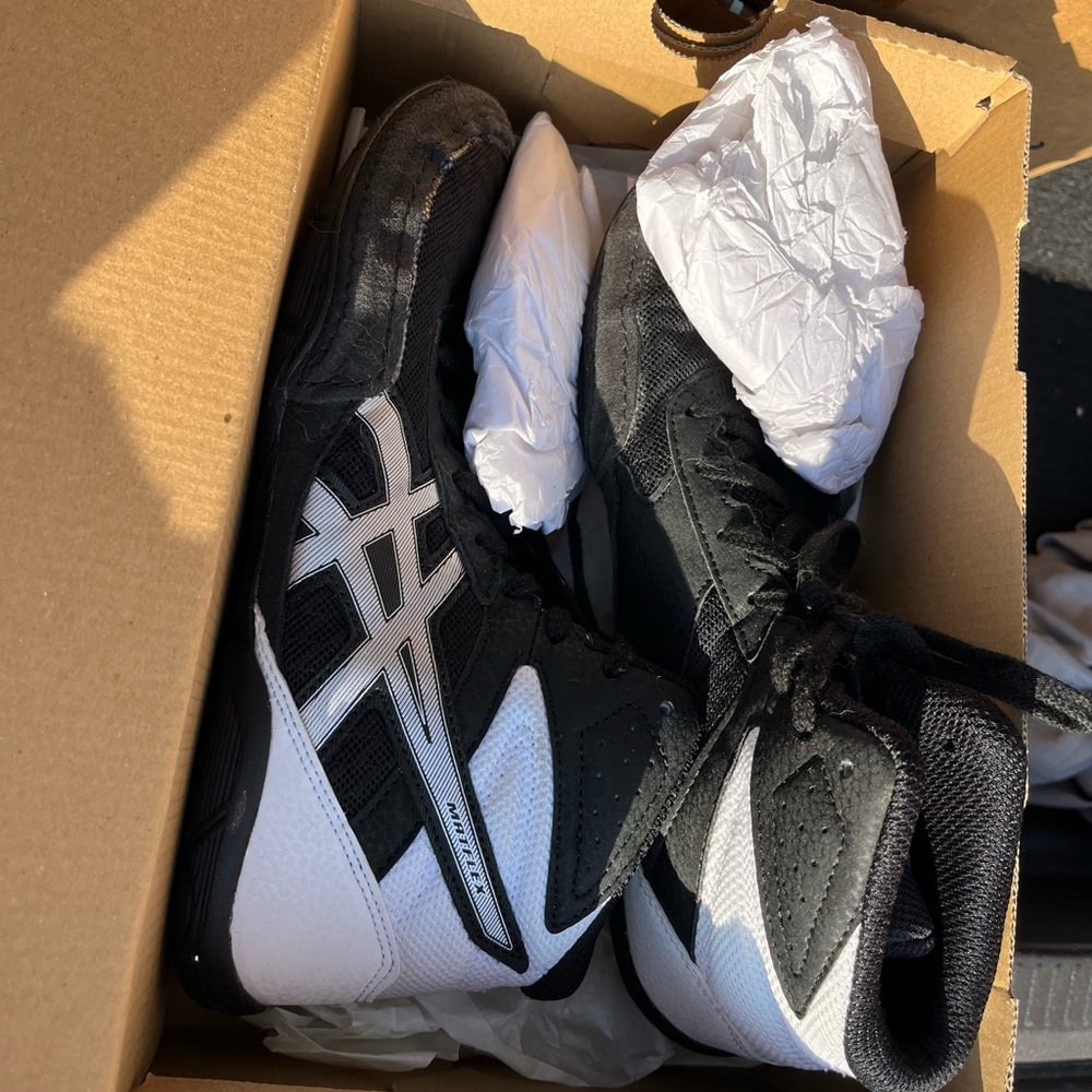 OWO wrestling shoes